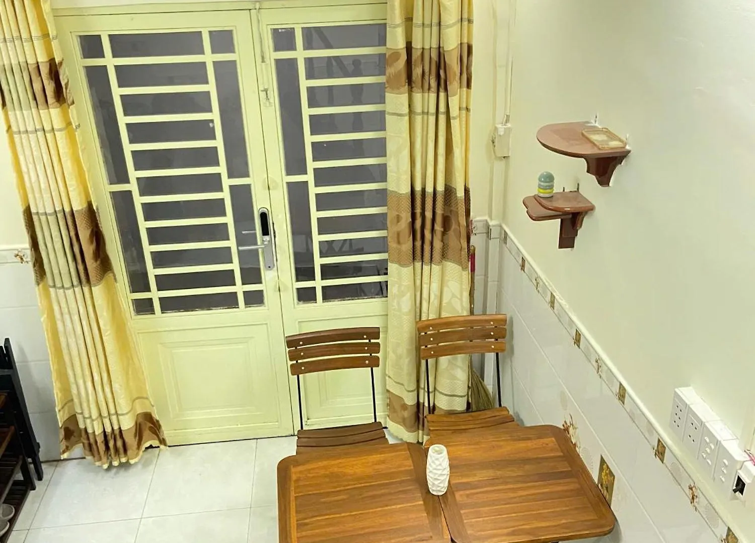 Lavie House Hcm - 2 Bedrooms House- Near Bui Vien Street Ho Chi Minh-Byen Feriehus